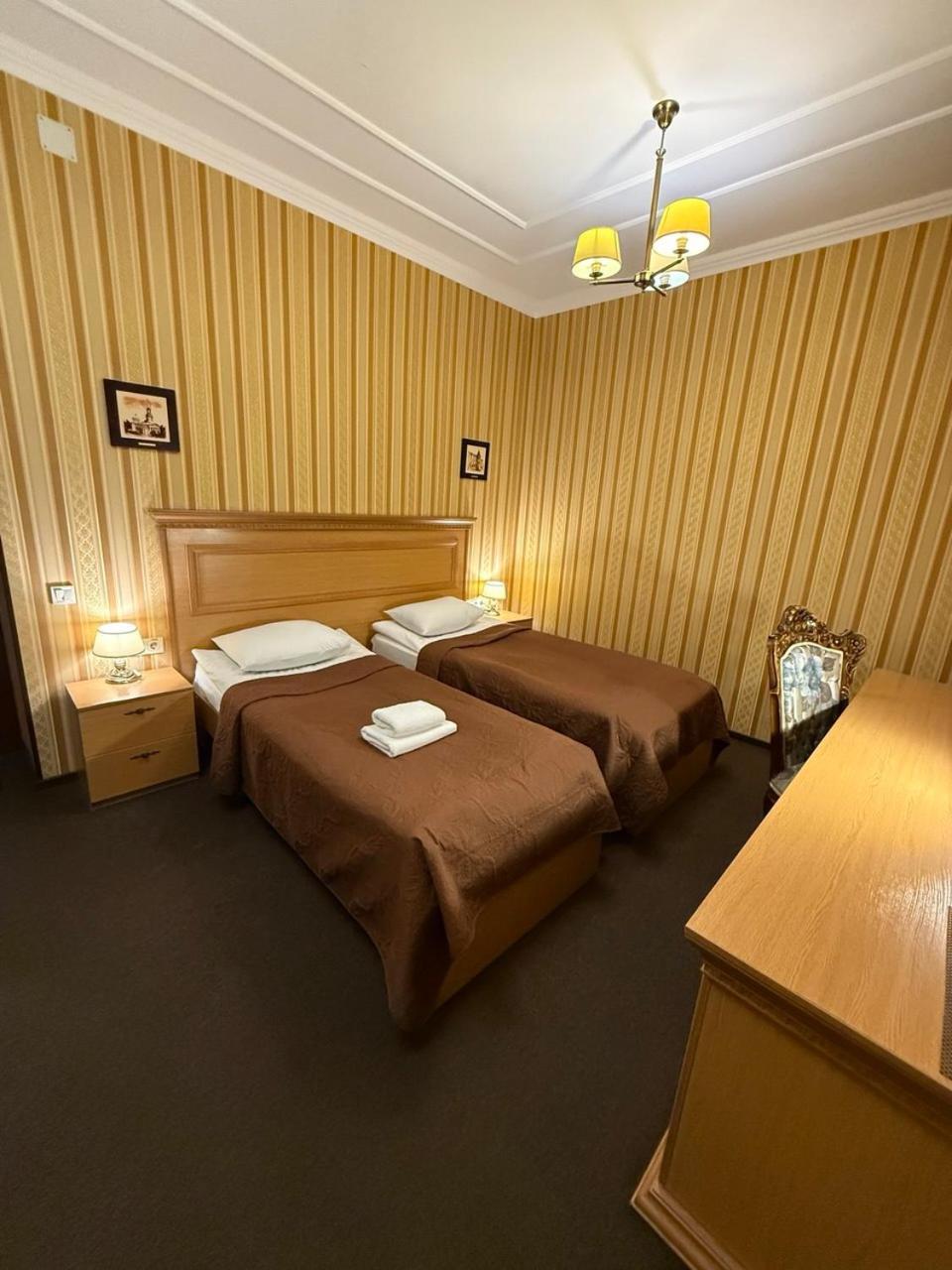 Dvoryanskiy Hotel Dnipro Bagian luar foto