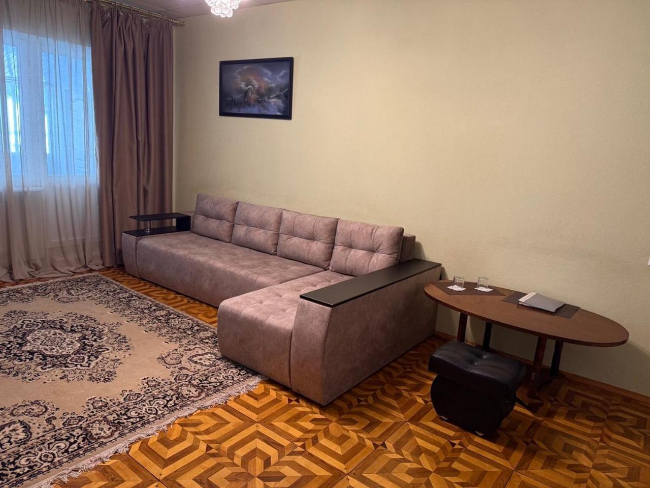 Dvoryanskiy Hotel Dnipro Bagian luar foto